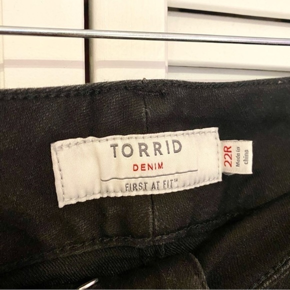 Torrid High-Rise Skinny Jegging Jeans (NWOT)​​ - Picture 4 of 8